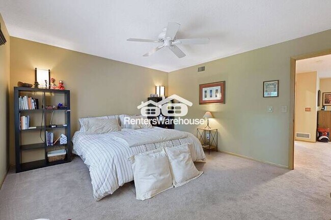 Building Photo - Available 12/1 - Beautiful Minnetonka Town...