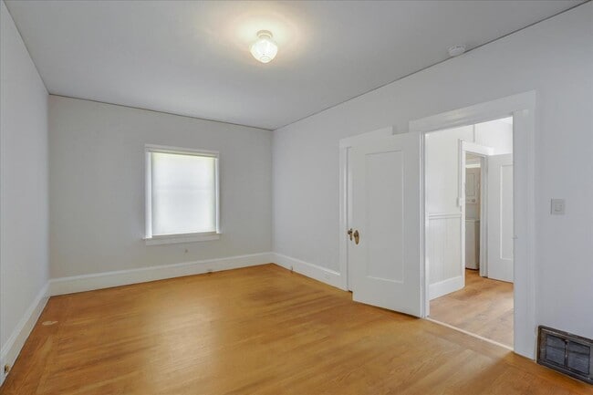 Building Photo - 422 Vernon St