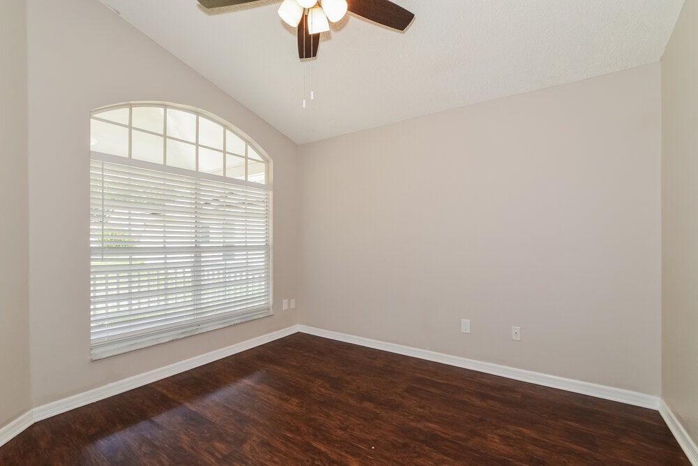 Building Photo - 996 Maple Ct