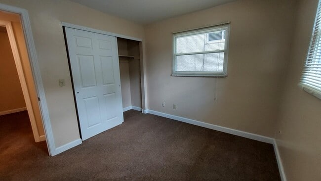 Building Photo - 66 E Norwich Ave