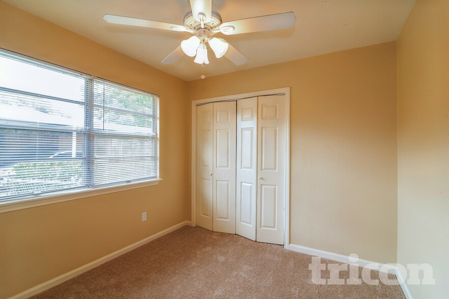 Building Photo - 5234 Jorns St