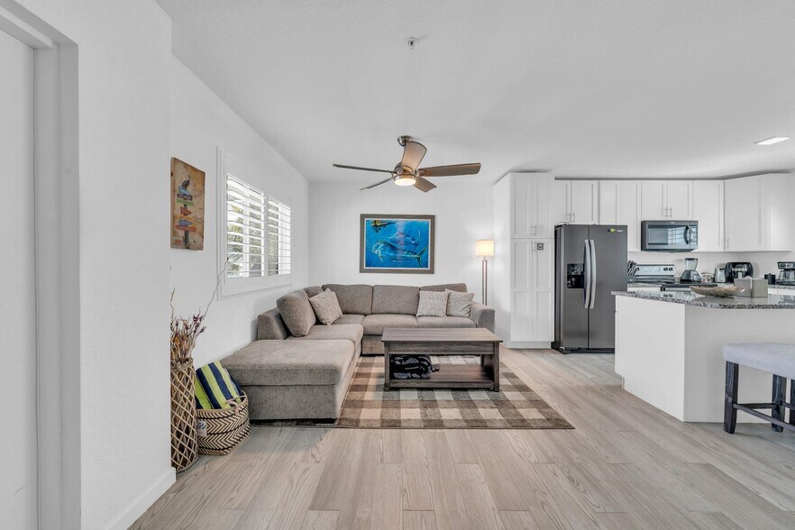 Building Photo - 10877 Overseas Hwy