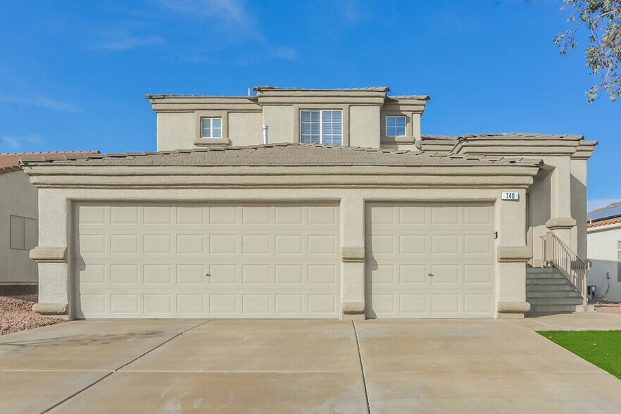 Primary Photo - 740 Cam La Paz