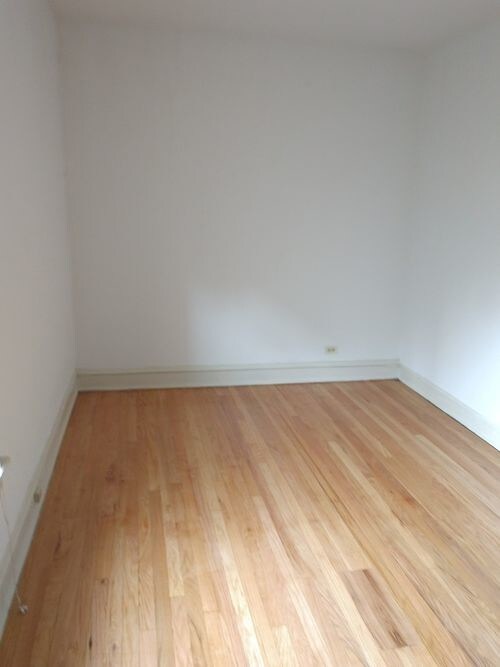 Building Photo - 1440 W Thorndale Ave