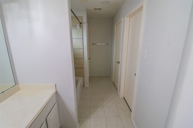 Building Photo - 1023 Aster Rd