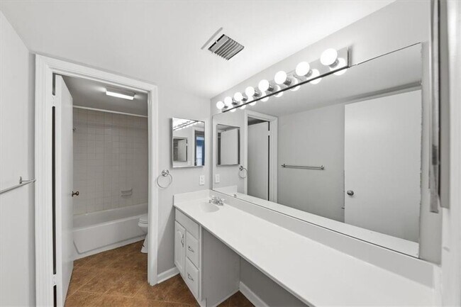 Building Photo - 54 La Rue Pl NW