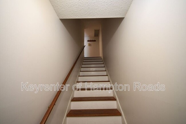 Building Photo - 20 Academy Ln