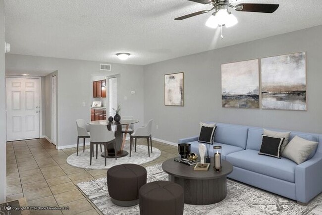 Building Photo - ***1ST MONTH RENT FREE! Cozy 2 Bedroom Apartment in Eagle Lake