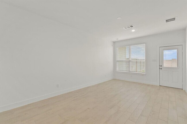 Building Photo - 21118 Garden Palm Dr