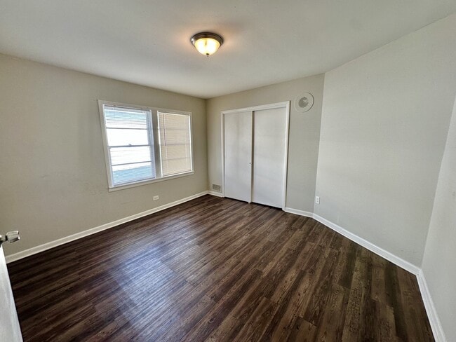 Building Photo - 1420 3rd Ave N