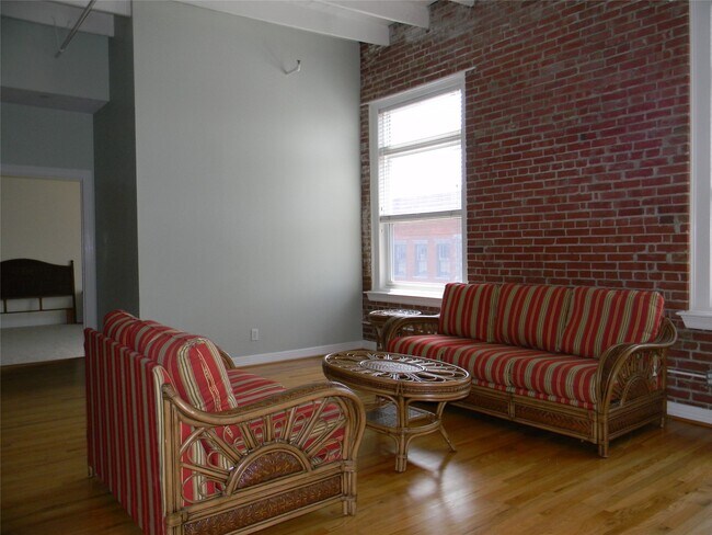 Building Photo - 100 20th St