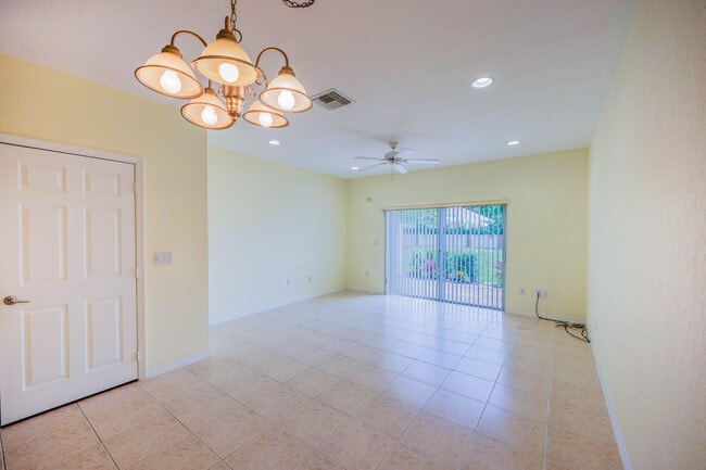 Building Photo - 5441 Via Delray Blvd