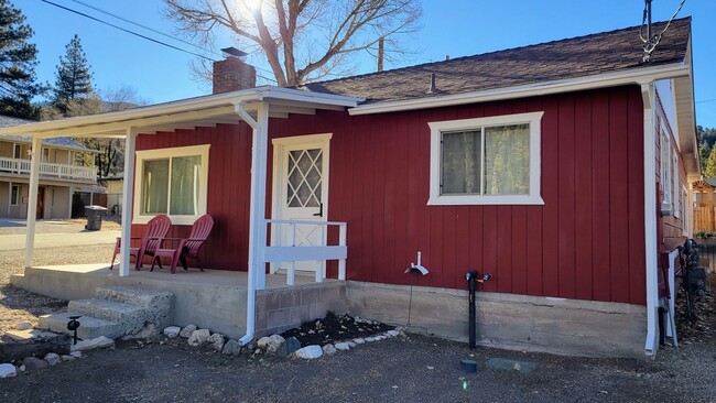 Building Photo - Cozy Studio on Corner Lot with All Utiliti...