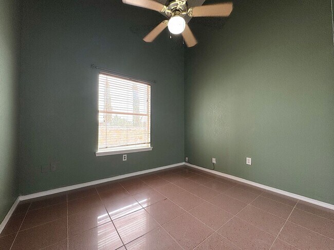 Building Photo - East El Paso 3 bed Refrig A/C