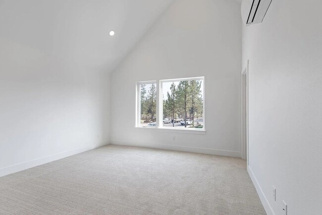 Building Photo - New Construction Townhome in SIsters
