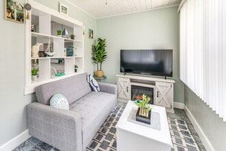 Building Photo - 340 78th Ave