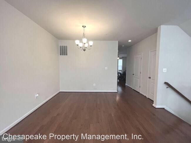 Building Photo - 3 br, 3.5 bath House - 1009 Red Clover Road