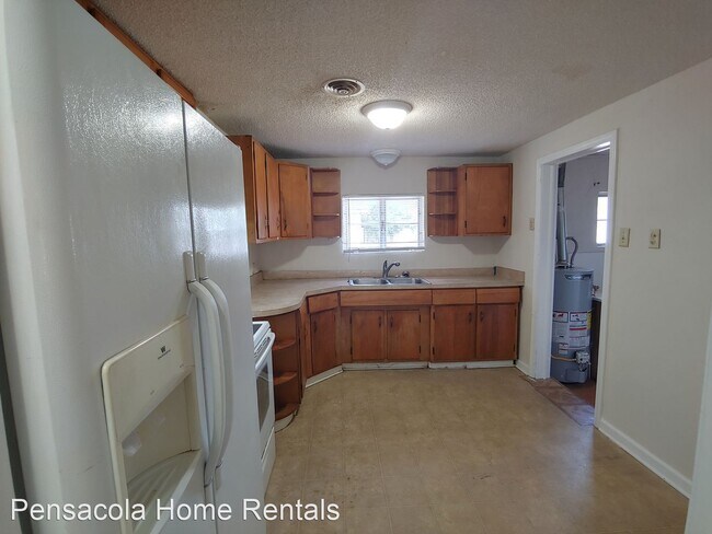 Building Photo - 3 br, 1 bath House - N. 62nd. Ave 726