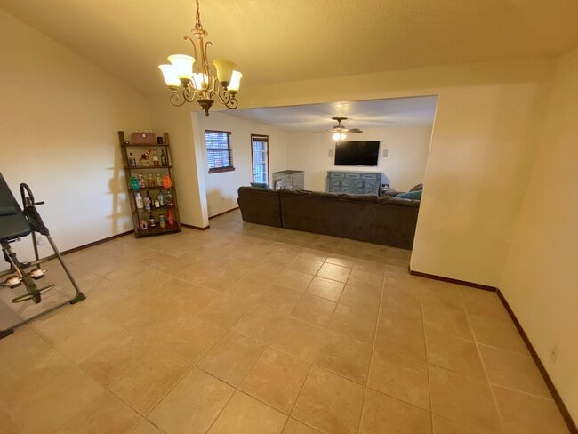 Building Photo - East El Paso 4 bed Refrig A/C!