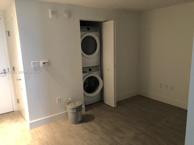 Building Photo - 16385 Biscayne Blvd