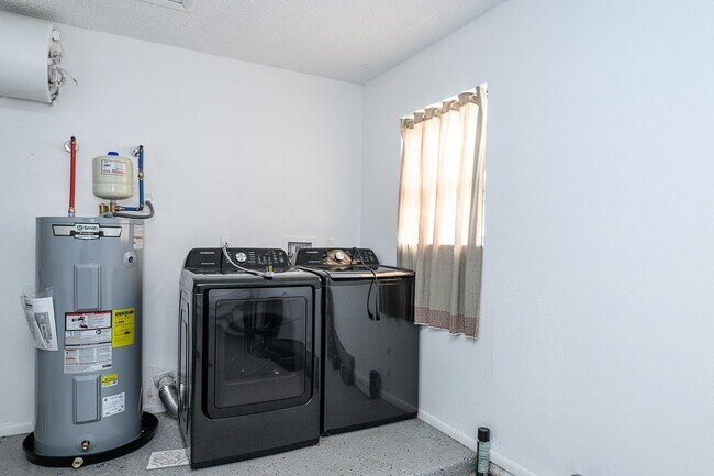 Building Photo - 19584 Carob Ct