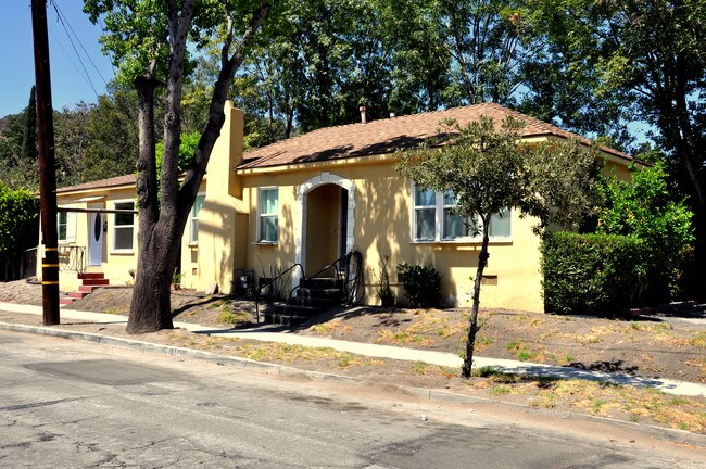 Primary Photo - 1657 El Rito Ave