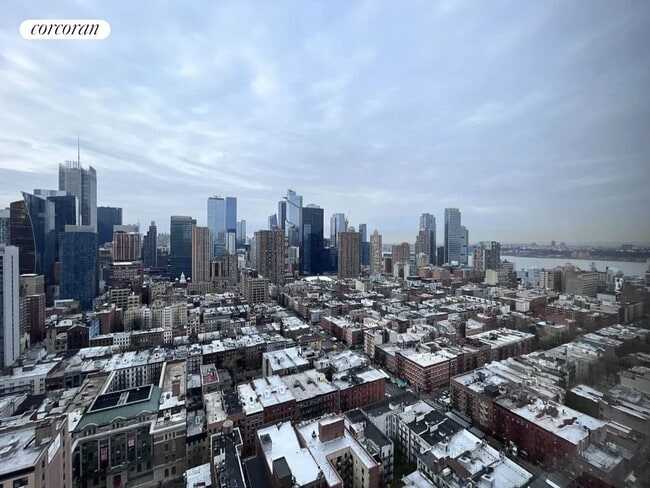 Primary Photo - 350 W 50th St