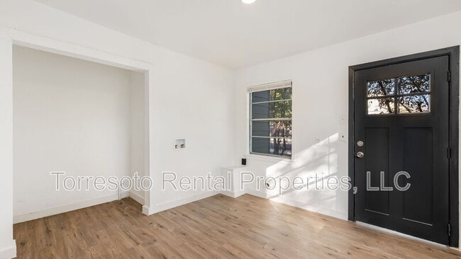 Building Photo - 2600 Morales St