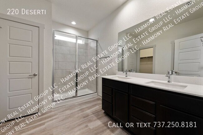Building Photo - 220 Deserti-