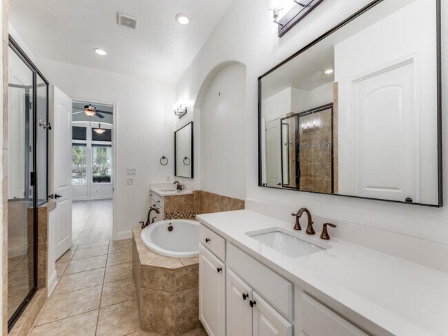 Building Photo - 15224 Glen Heather Dr