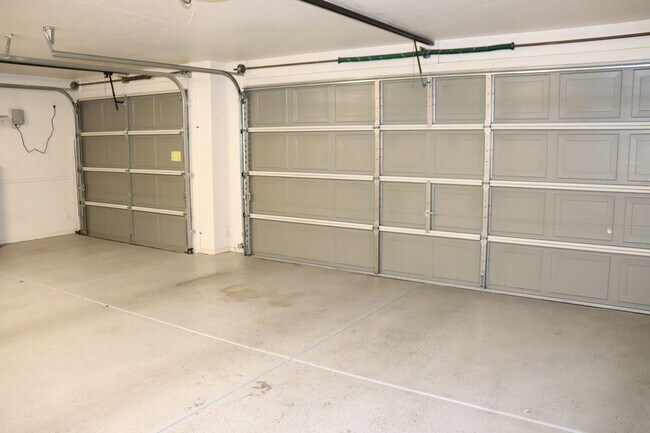 Building Photo - 4943 W Rosebay Dr