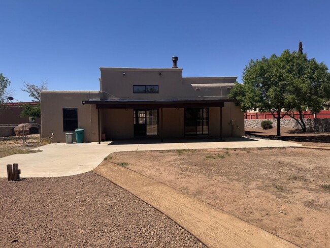 Building Photo - Gorgeous Home off Settlers Pass