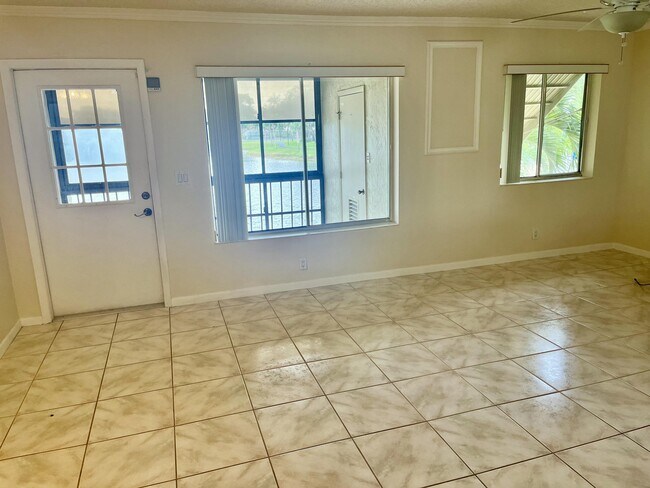 Building Photo - 536 Shady Pine Way