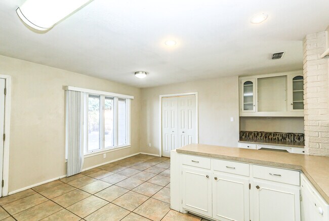 Building Photo - 2517 33rd St