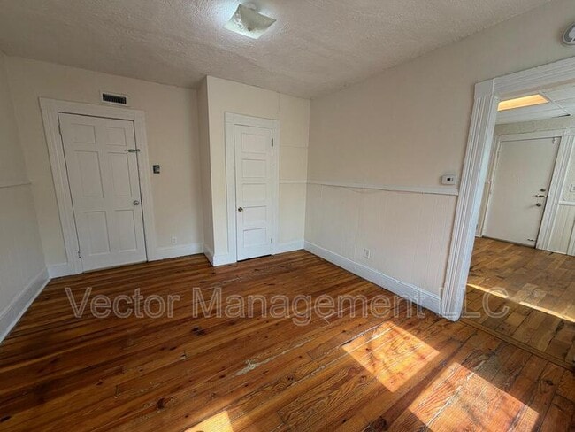 Building Photo - 116 Rennell St