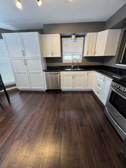 Kitchen - 15183 Raphael Ter