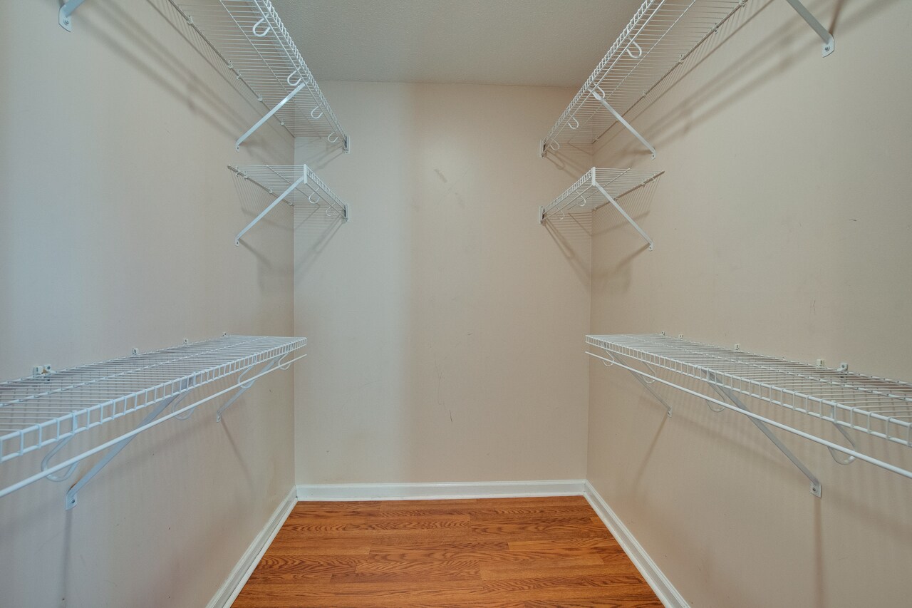 Master Closet - 104 Willow Green Dr