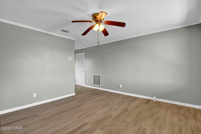 Building Photo - 922 Everitt Ave
