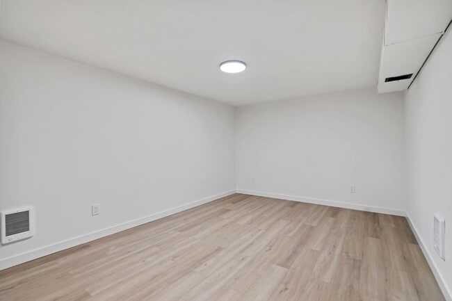 Building Photo - 5529 S 149th St