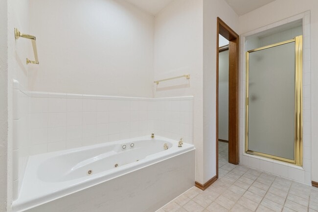 Building Photo - 11129 Springhollow Ct