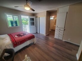 Building Photo - 1065 Lomita Blvd