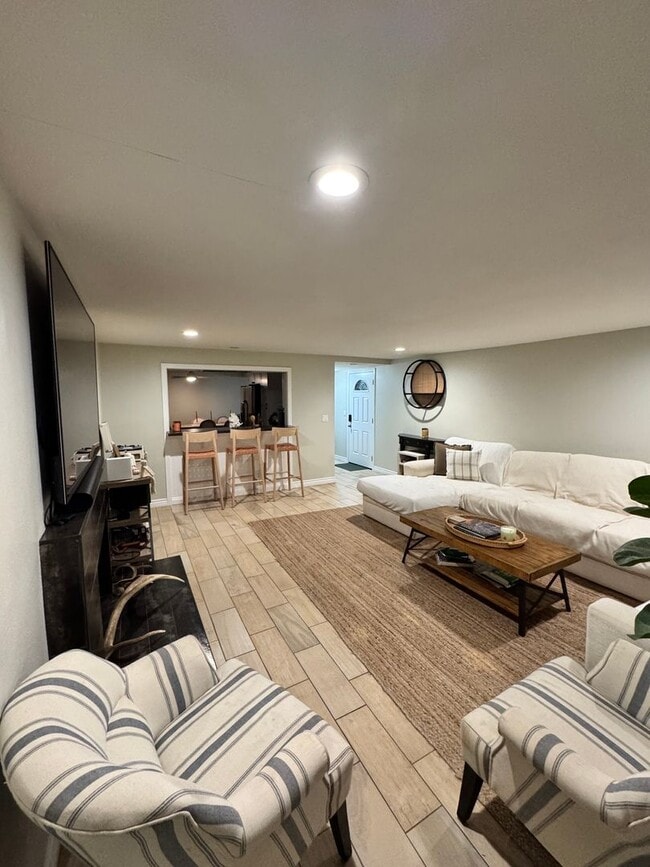 Building Photo - Charming 2-Bedroom, 1.5-Bath Apartment with Private Yard and 1 Car Garage