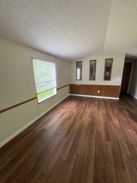 Building Photo - 33 Mazy Ln