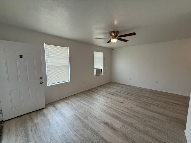 Building Photo - 1043 Monet Dr
