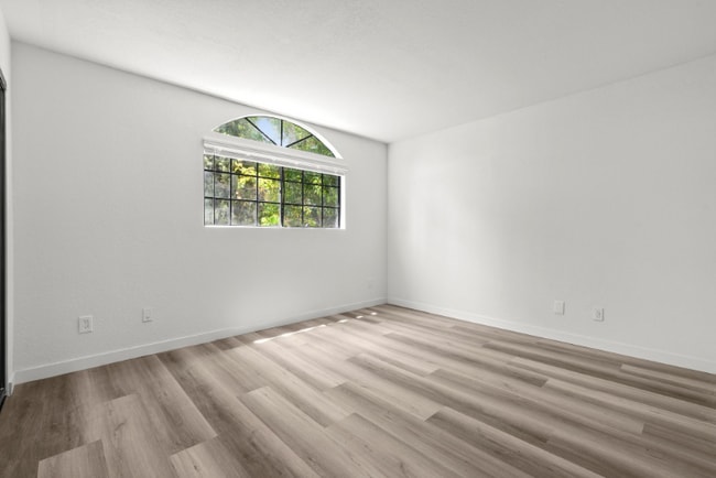 Building Photo - 5240 Whitsett Ave