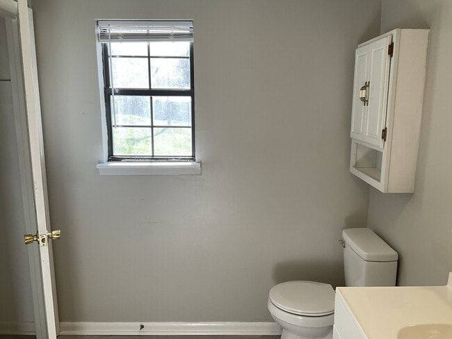Building Photo - 116 Plaza Dr