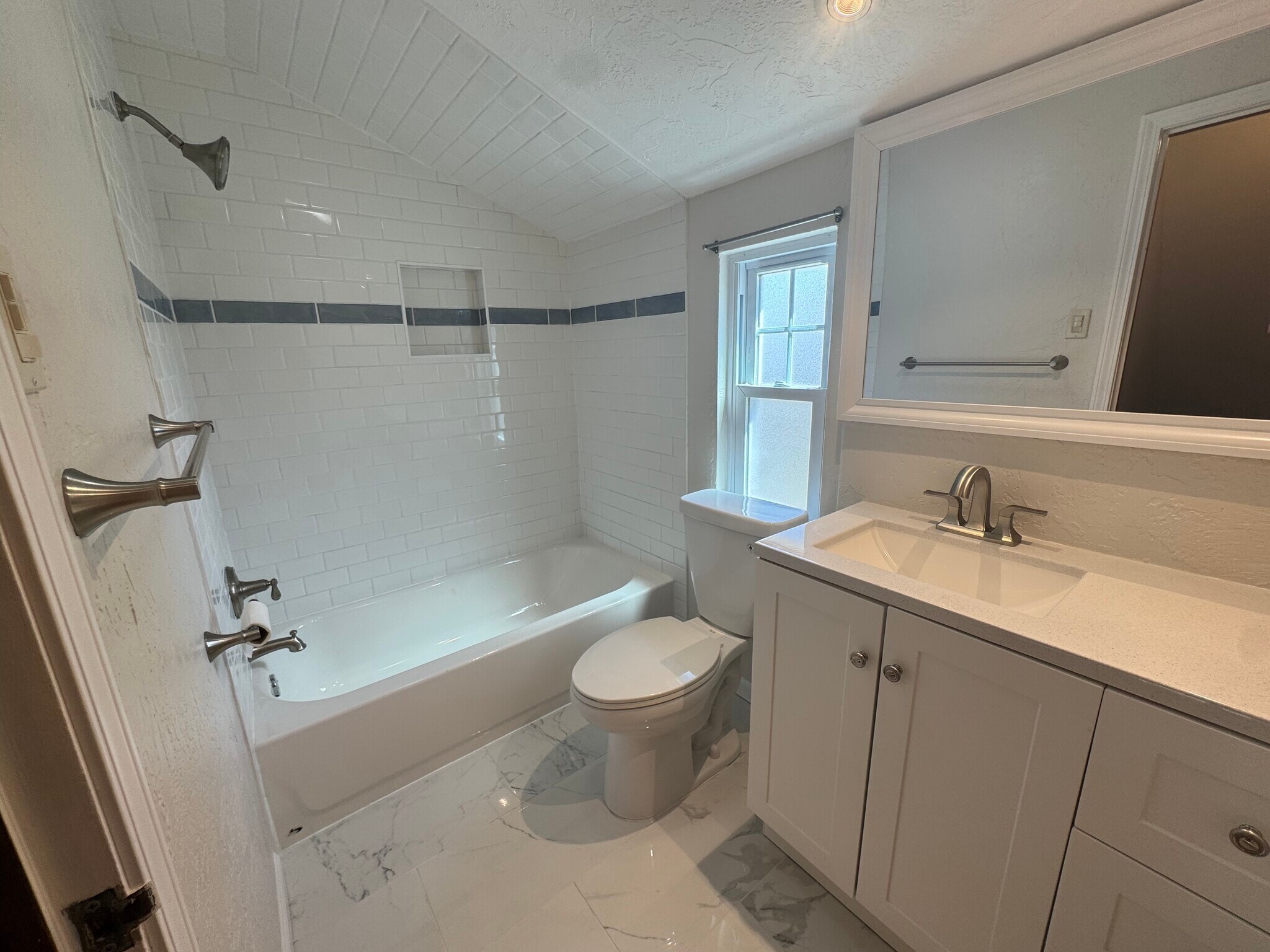 Building Photo - 801 Broadway Ave