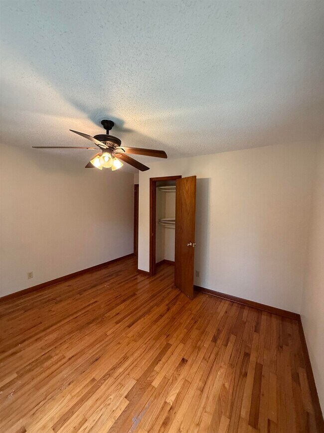 Building Photo - 5525 Springhill Rd