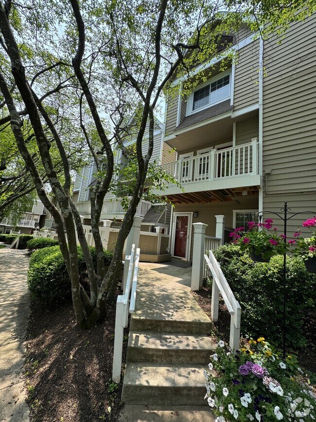 Building Photo - Serene Living in Rockville! Over 1,000 Squ...
