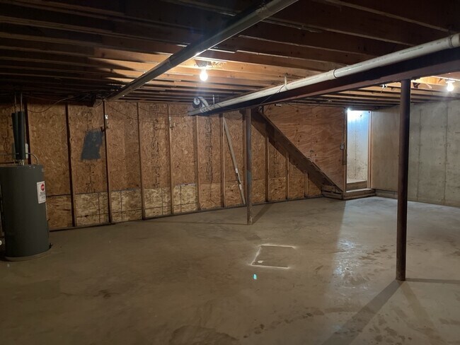 Building Photo - 479 Eisenhower St